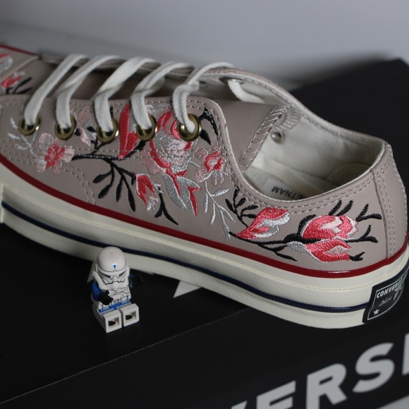 Converse Flowers / Tan Leather All Star Low Tops - Picture 4 of 7